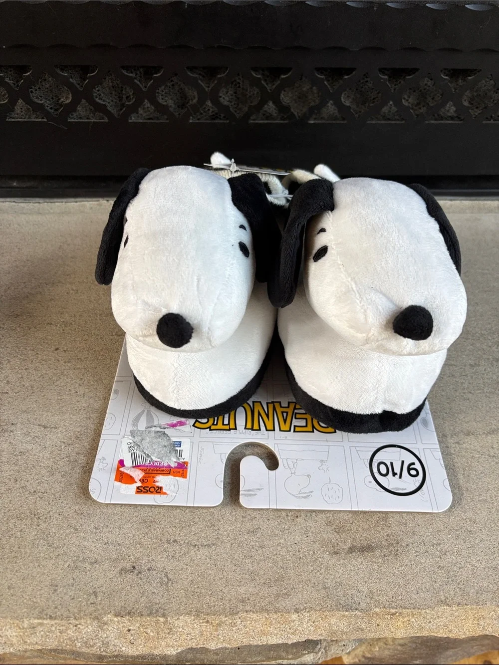 NWT Snoopy Peanuts Plush Slippers Child 9/10 Super Comfy